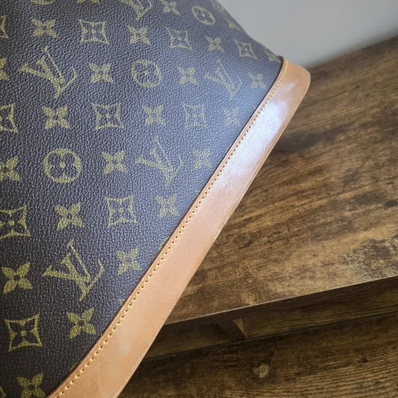 Louis Vuitton Monogram Canvas Handbag - Picture 6 of 12